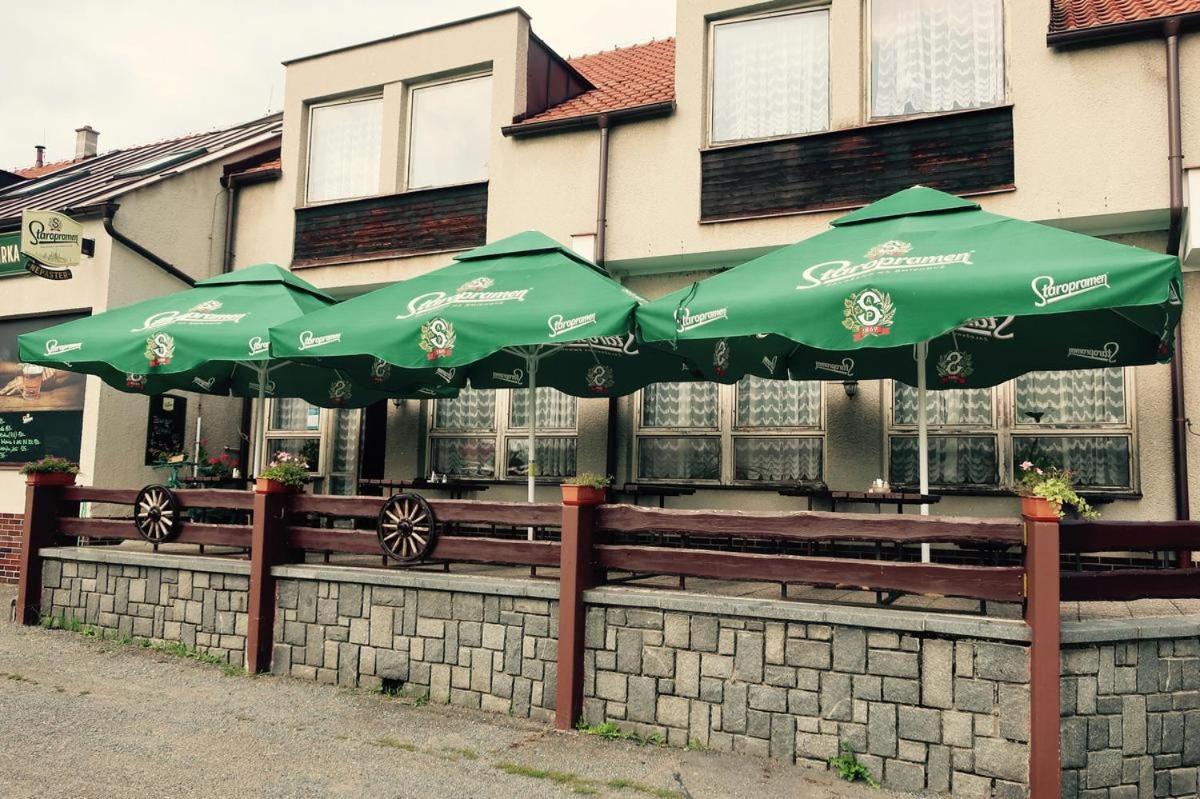 Penzion A Restaurace U Jezirka Hrimezdice Exterior photo